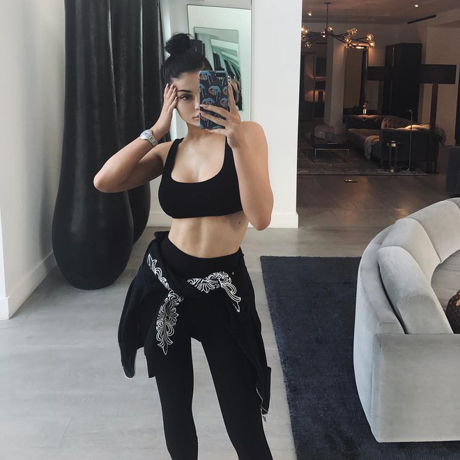 Dù không thừa nhận nhưng đây chính là bằng chứng cho thấy Kylie Jenner đang mang bầu - Ảnh 2. Dù không thừa nhận nhưng đây chính là bằng chứng cho thấy Kylie Jenner đang mang bầu - Ảnh 2.
