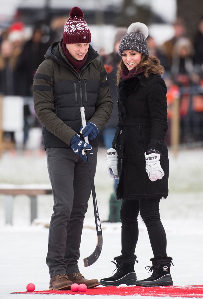 Công nương Kate Middleton bị phản đối vì diện mũ làm từ lông thú - Ảnh 1.