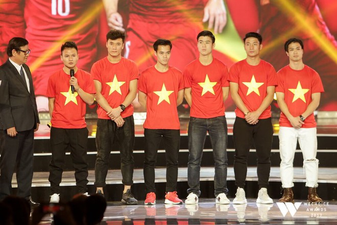 Nguồn cảm hứng màu đỏ từ U23 Việt Nam khiến sân khấu WeChoice Awards bùng nổ - Ảnh 4.