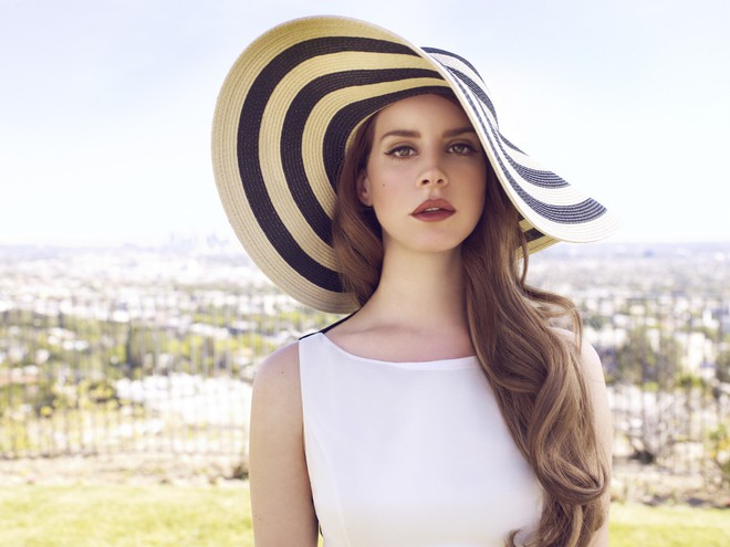 Fan hâm mộ xôn xao thông tin nữ ca sĩ Lana Del Rey suýt trở thành nạn nhân của một vụ bắt cóc có vũ khí - Ảnh 1.