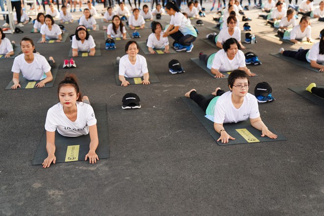 Tâm sự của cô gái Sài Gòn 28 tuổi chống lại ung thư dạ dày bằng yoga: “Mày còn cơ hội sống, buồn rầu ủ rũ làm gì” - Ảnh 2.