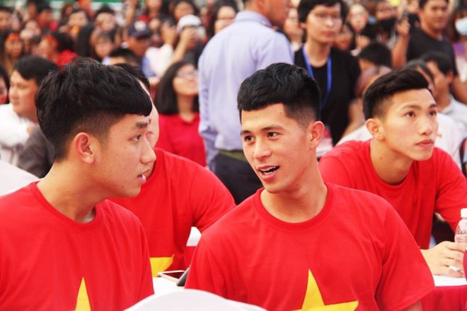 U23 Việt Nam lại nhận thêm 10 tỷ đồng tiền thưởng, buổi giao lưu kết thúc chóng vánh - Ảnh 13.