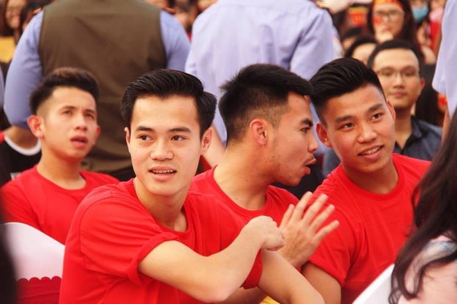 U23 Việt Nam lại nhận thêm 10 tỷ đồng tiền thưởng, buổi giao lưu kết thúc chóng vánh - Ảnh 16.
