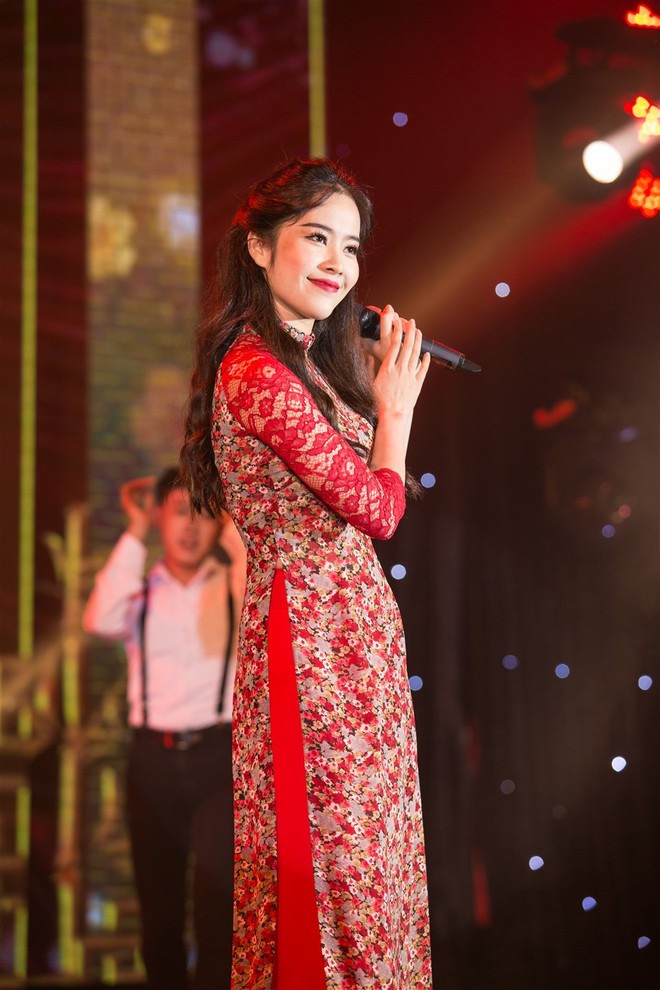 Á hậu Thùy Dung, Diễm Trang, Diệu Thùy đọ sắc, đọ giọng trên sân khấu - Ảnh 12.