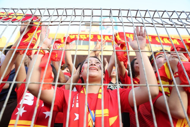 Nhiều người làm gấp visa, bỏ ra hàng chục triệu đồng rục rịch đi xem trực tiếp U23 Việt Nam thi đấu chung kết - Ảnh 2.