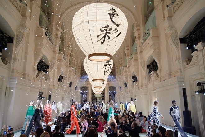 Châu Bùi và Kelbin Lei cùng dàn fashionista đình đám dự show H&M tại Tuần lễ thời trang Paris - Ảnh 8.