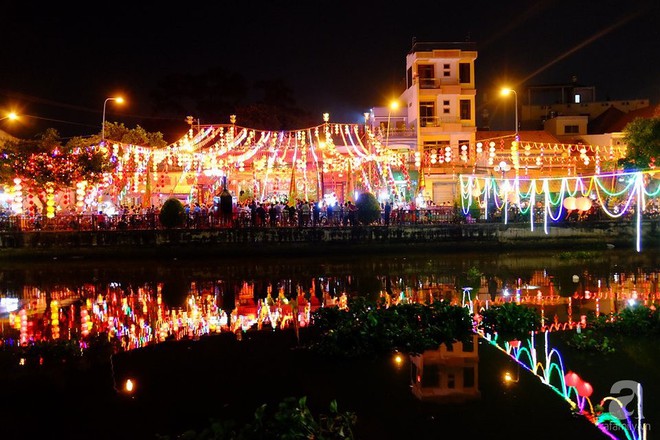 Biển người đi lễ hội Rằm tháng Giêng lúc nửa đêm, chùa Bà ở Bình Dương trang hoàng lộng lẫy như Hội An thu nhỏ - Ảnh 14.