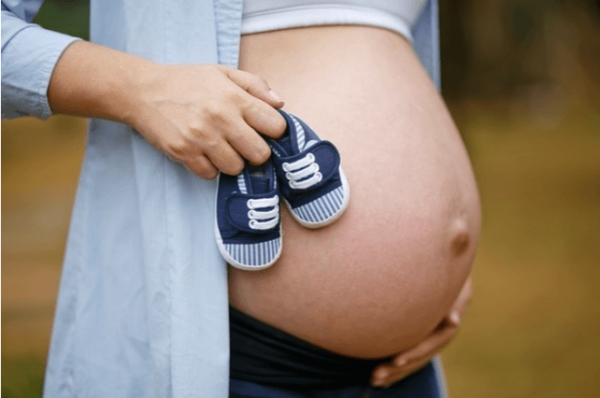 Bà bầu tăng cân quá sớm có thể khiến thai nhi to bất thường, khó đẻ - Ảnh 1.