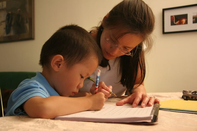 9 nấc thăng trầm khi dạy con làm bài tập về nhà mà mỗi bà mẹ đều một lần trải qua - Ảnh 3.