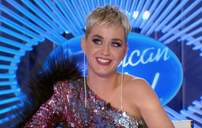 American Idol: Thả thính hot boy cho đã đời, Katy Perry vội chạy biến đi khi bạn gái thí sinh ùa vào! - Ảnh 2.