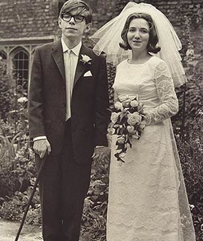 Stephen Hawking đã yên giấc nhưng cuộc đời của ông sẽ lấy nước mắt của bạn khi xem bộ phim đầy xúc động này - Ảnh 4.