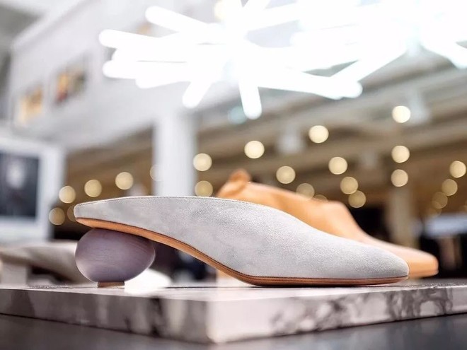 Ngoài Zara và H&M, các nàng công sở có thể tìm được những mẫu giày dép với đủ mọi giá tiền từ 6 thương hiệu này - Ảnh 7.