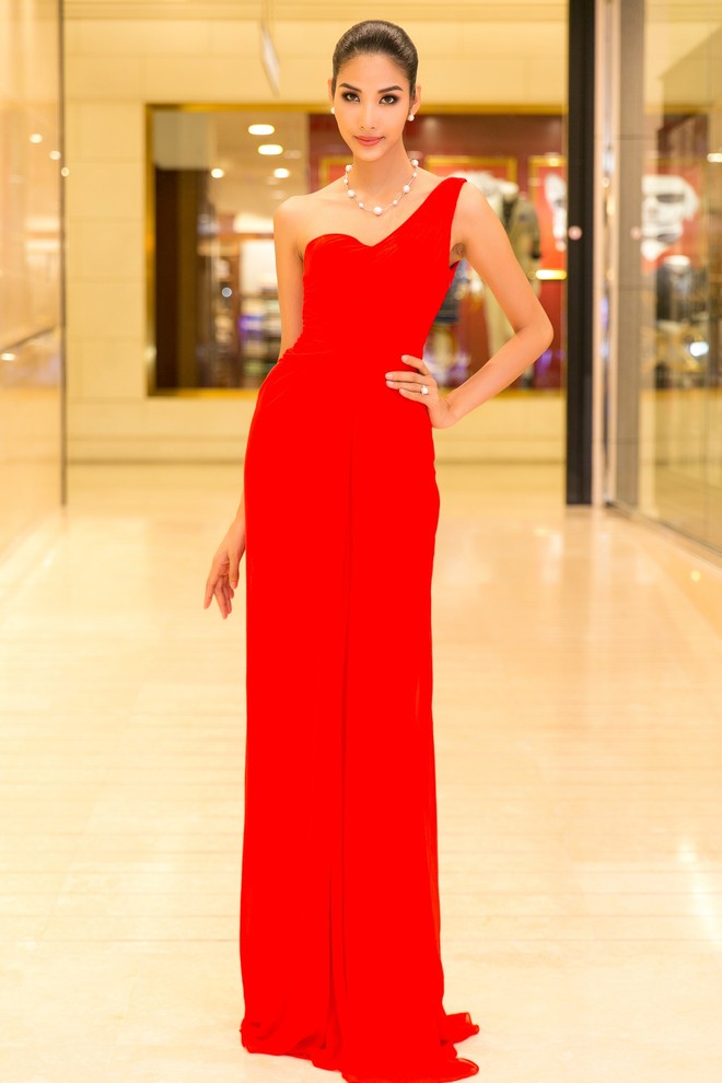 Diện váy trắng tinh khôi, Hoa hậu HHen Niê rạng rỡ khoe làn da rám nắng khỏe mạnh  - Ảnh 7.