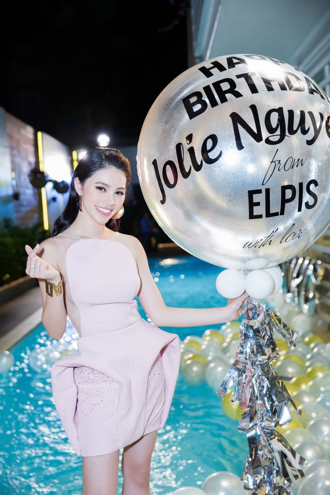 Kỳ Duyên sang chảnh đi dự sinh nhật Hoa hậu con nhà giàu Jolie Nguyễn - Ảnh 2.