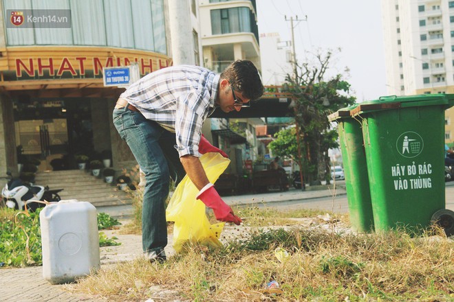 Quá yêu Đà Nẵng, chàng trai Tây lặng lẽ nhặt rác mỗi ngày: “Tôi không muốn thành phố này mất đẹp trong lòng du khách - Ảnh 12.