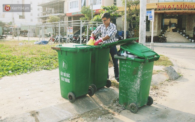 Quá yêu Đà Nẵng, chàng trai Tây lặng lẽ nhặt rác mỗi ngày: “Tôi không muốn thành phố này mất đẹp trong lòng du khách - Ảnh 8.