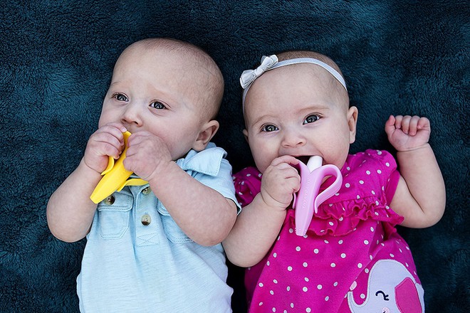 Quả chuối được các bà mẹ Mĩ tin dùng cho trẻ sơ sinh tự làm sạch răng miệng - Ảnh 5.