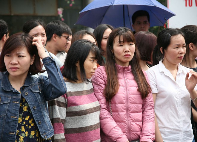 Hà Nội: Hàng trăm cư dân nghỉ việc, treo băng rôn yêu cầu CĐT trả nhà do chậm tiến độ - Ảnh 16. Hà Nội: Hàng trăm cư dân nghỉ việc, treo băng rôn yêu cầu CĐT trả nhà do chậm tiến độ - Ảnh 16.