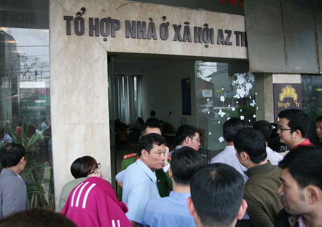 Hà Nội: Hàng trăm cư dân nghỉ việc, treo băng rôn yêu cầu CĐT trả nhà do chậm tiến độ - Ảnh 5.