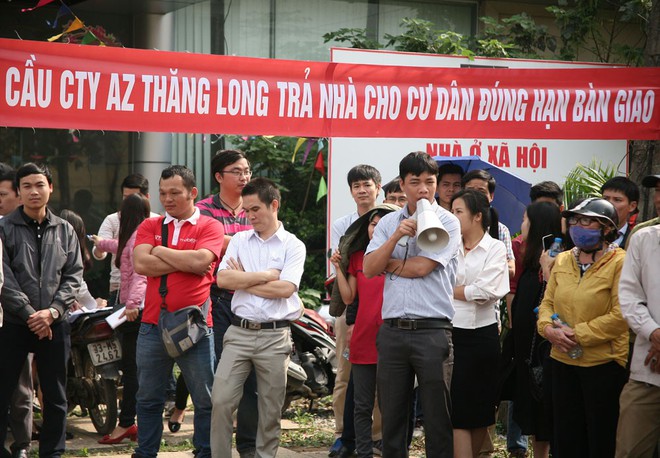 Hà Nội: Hàng trăm cư dân nghỉ việc, treo băng rôn yêu cầu CĐT trả nhà do chậm tiến độ - Ảnh 7.