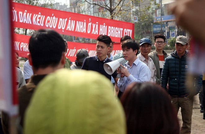Hà Nội: Hàng trăm cư dân nghỉ việc, treo băng rôn yêu cầu CĐT trả nhà do chậm tiến độ - Ảnh 6.
