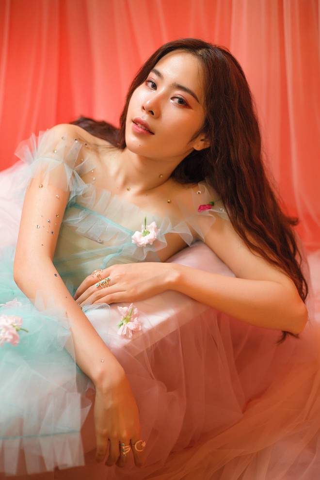 Bị đồn tự tạo scandal để PR MV, Nam Em bất cần đáp trả: Mọi người nghĩ thế thì tôi chấp nhận - Ảnh 4. Bị đồn tự tạo scandal để PR MV, Nam Em bất cần đáp trả: Mọi người nghĩ thế thì tôi chấp nhận - Ảnh 4.