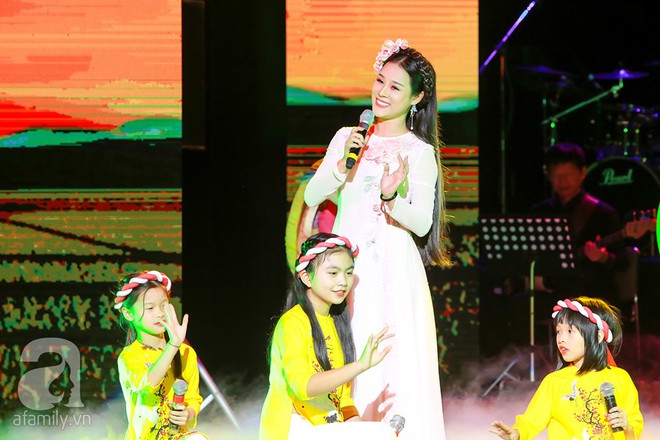 Không muốn cho vợ theo nghiệp ca hát, Việt Hoàn vẫn cưng chiều vợ như bà hoàng trên sân khấu - Ảnh 4.
