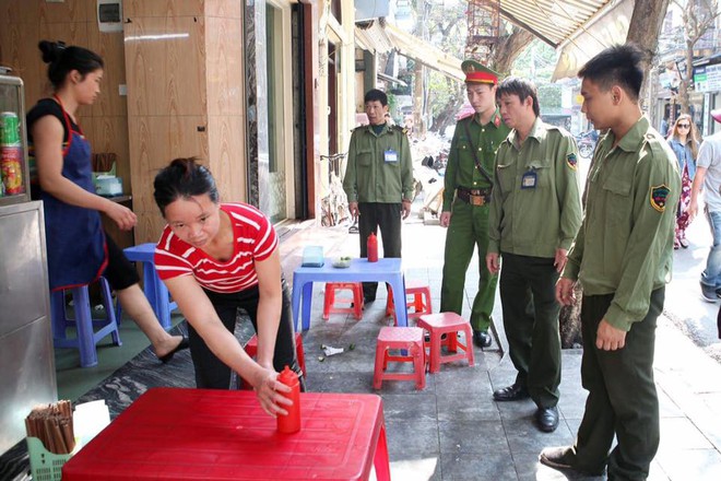 Hà Nội: Tiếp tục ra quân dẹp vỉa hè, phương tiện đỗ sai quy định - Ảnh 6.