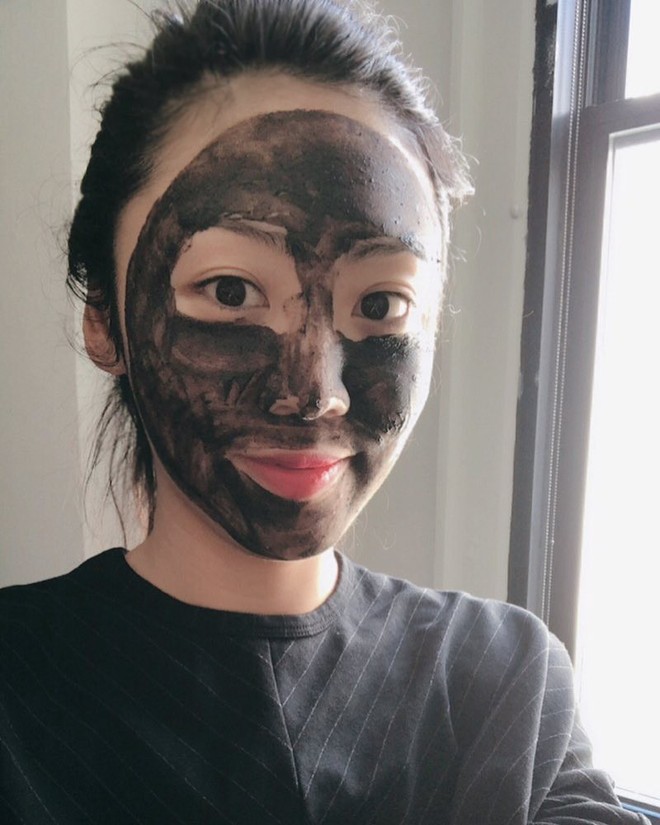 Sau phương pháp rửa mặt 2 lần, các quý cô Hàn Quốc còn dùng thêm 2 lần mặt nạ để có được làn da căng sạch và láng mịn - Ảnh 8.