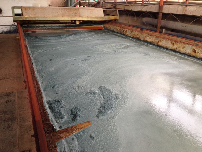 Bắt quả tang Công ty sản xuất hàng may xả thải trực tiếp nước thải ra môi trường tại Hưng Yên - Ảnh 3.