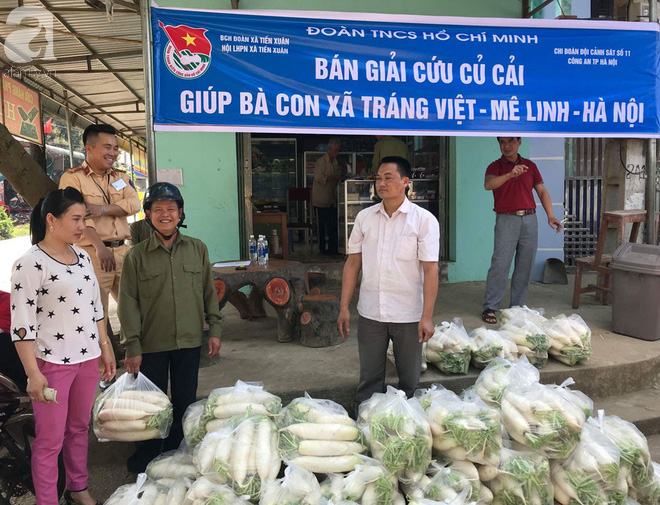Hà Nội: CSGT giải cứu củ cải cho bà con nông dân Tráng Việt - Ảnh 2.