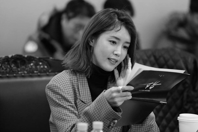 Chỉ đi đọc kịch bản thôi mà đã chất thế này, bảo sao dân tình tò mò trông ngóng phim mới của Jang Dong Gun - Ảnh 4. Chỉ đi đọc kịch bản thôi mà đã chất thế này, bảo sao dân tình tò mò trông ngóng phim mới của Jang Dong Gun - Ảnh 4.