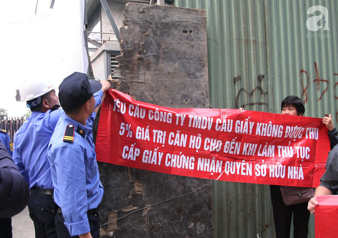 Hà Nội: CĐT chung cư cao cấp bị cư dân đồng loạt trưng băng rôn treo đầu dê - bán thịt chó - Ảnh 14.