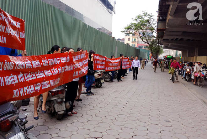 Hà Nội: CĐT chung cư cao cấp bị cư dân đồng loạt trưng băng rôn treo đầu dê - bán thịt chó - Ảnh 16.