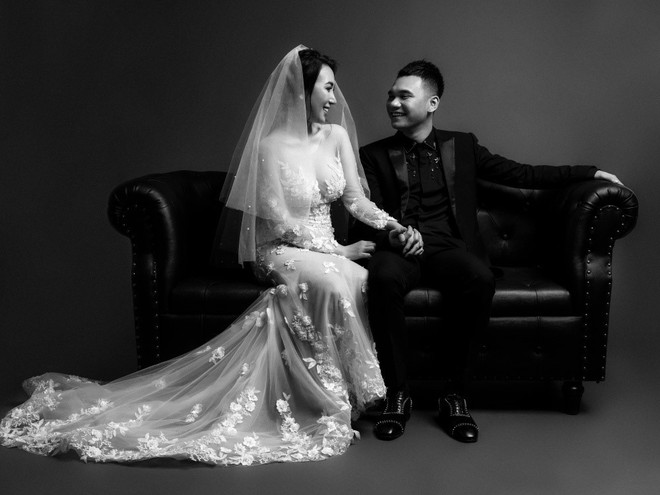 Khắc Việt khoe ảnh cưới ngọt ngào cùng vợ 9x nóng bỏng - Ảnh 1.