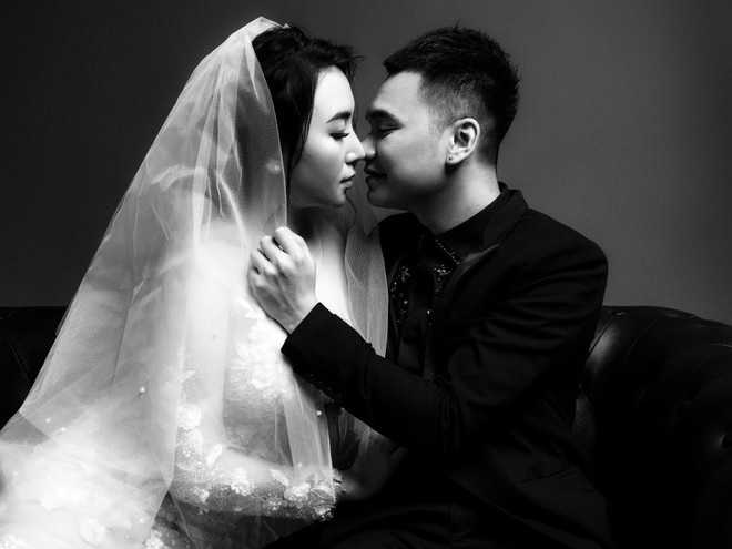 Khắc Việt khoe ảnh cưới ngọt ngào cùng vợ 9x nóng bỏng - Ảnh 3.