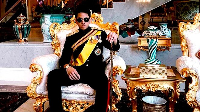 Chân dung hoàng tử nổi tiếng Brunei: Đẹp trai sáng láng, cuộc sống xa hoa ngút trời lại có tới 747 nghìn follower Instagram - Ảnh 1.