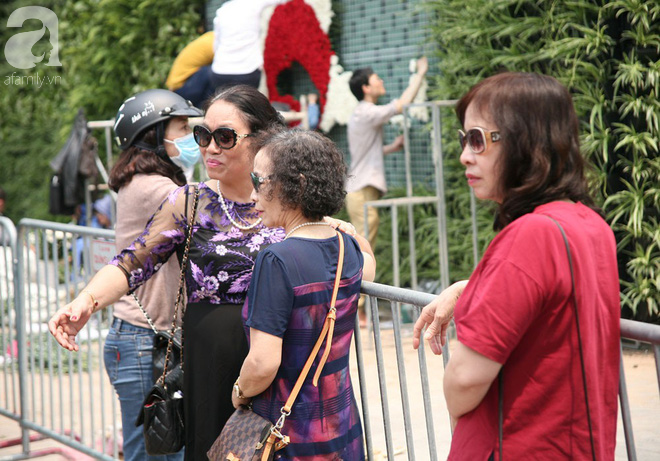 Hà Nội: Nhầm lịch tổ chức lễ hội hoa anh đào, hàng trăm chị em ngậm ngùi check in quanh hàng rào - Ảnh 10.