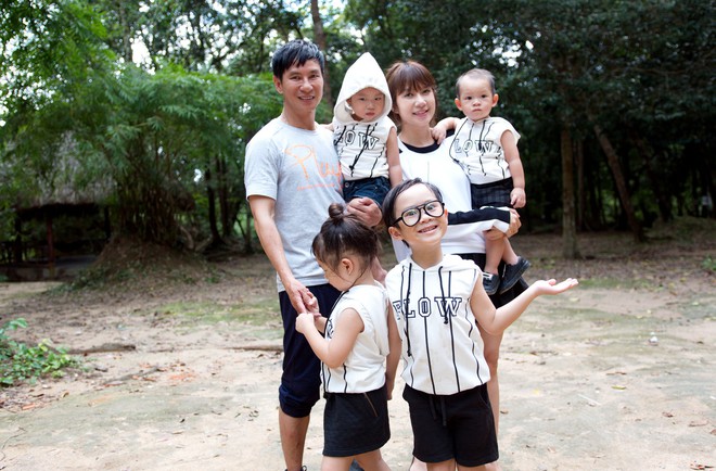 Bà xã Lý Hải trẻ trung đưa 4 con nhỏ đến phim trường thăm chồng - Ảnh 4.