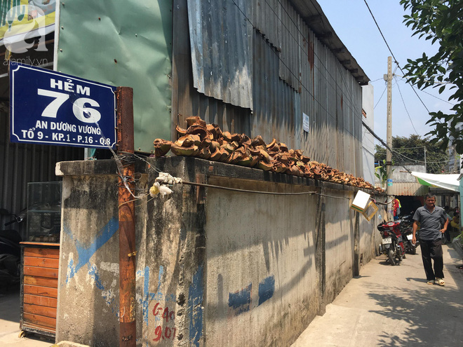 Nghẹn ngào đến viếng đám tang của bảo vệ chung cư Carina hi sinh để cứu hơn 40 dân trong biển lửa - Ảnh 1.