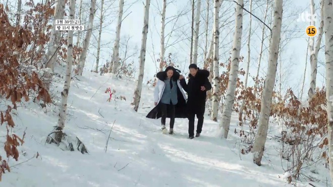 Fan ngất vì Chị Đẹp Son Ye Jin nằm lên người trai trẻ, khóa môi dưới tuyết trắng - Ảnh 1.