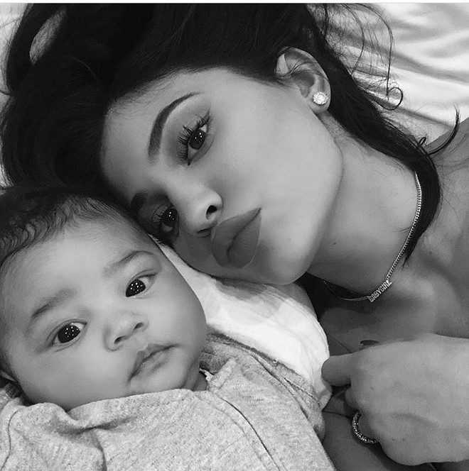 Kylie Jenner lại bị nghi bắt Travis đổ vỏ vì con gái họ giống hệt bạn trai cũ gốc Việt của cô - Ảnh 1.