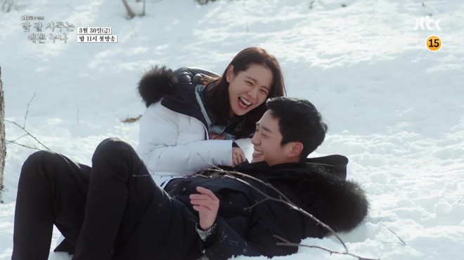 Fan ngất vì Chị Đẹp Son Ye Jin nằm lên người trai trẻ, khóa môi dưới tuyết trắng - Ảnh 3.