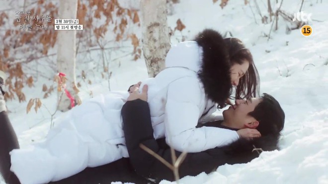 Fan ngất vì Chị Đẹp Son Ye Jin nằm lên người trai trẻ, khóa môi dưới tuyết trắng - Ảnh 5.