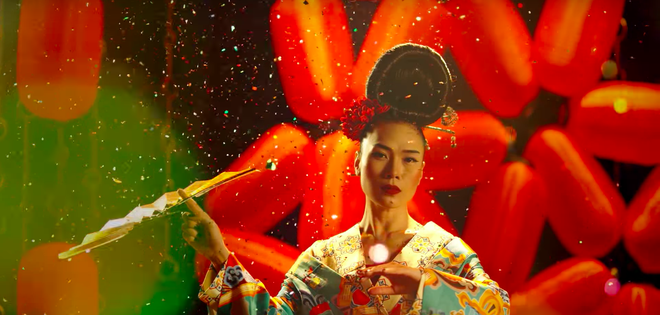 HOT: Mỹ Tâm bất ngờ tung MV mới với tạo hình geisha, vẫn giữ cảnh cởi áo khoe lưng trần từng hé lộ trong teaser - Ảnh 4.