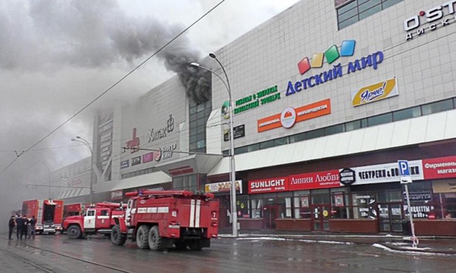 Nga: Trung tâm mua sắm chìm trong biển lửa, ít nhất 37 người chết và hàng chục trẻ em mất tích - Ảnh 4.