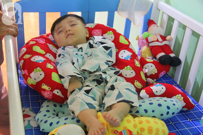 Tình hình hiện tại của bé não úng thủy Đức Lộc cùng với hơn 100 đứa trẻ bị bố mẹ bỏ rơi ở mái ấm Đức Quang - Ảnh 2. Tình hình hiện tại của bé não úng thủy Đức Lộc cùng với hơn 100 đứa trẻ bị bố mẹ bỏ rơi ở mái ấm Đức Quang - Ảnh 2.