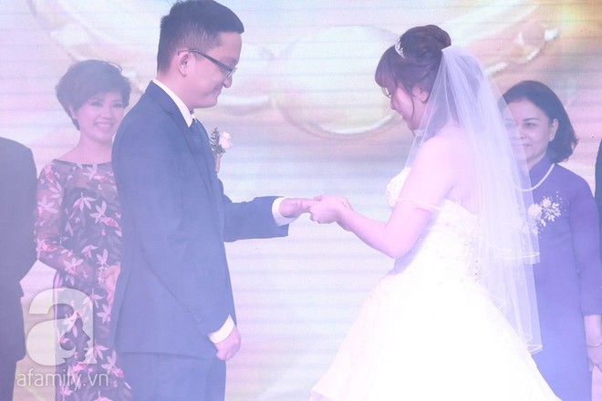 Vợ chồng Chí Trung rạng ngời hạnh phúc trong ngày cưới của con trai út - Ảnh 22.