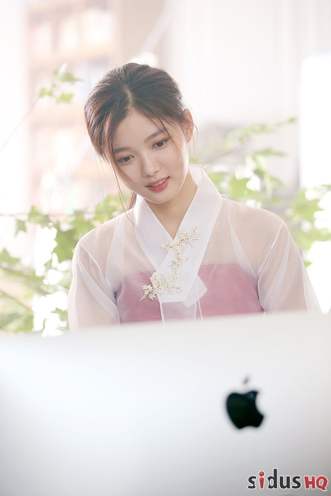 2 nữ thần nhí một thời Kim Yoo Jung và Kim So Hyun dậy thì: Quá xuất sắc, đẹp đến mức khó chọn ai nhỉnh hơn - Ảnh 57. 2 nữ thần nhí một thời Kim Yoo Jung và Kim So Hyun dậy thì: Quá xuất sắc, đẹp đến mức khó chọn ai nhỉnh hơn - Ảnh 57.