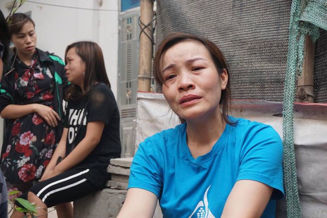 Tiểu thương khóc ròng vì thiệt hại 2 ki- ốt gian hàng quần áo trẻ em trong vụ cháy ở Hà Nội - Ảnh 2.